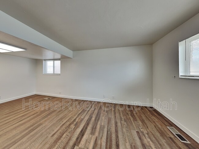 Building Photo - 176 W Foxbridge Dr