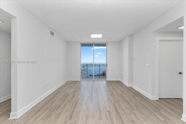 Foto del edificio - 185 SE 14th Terrace