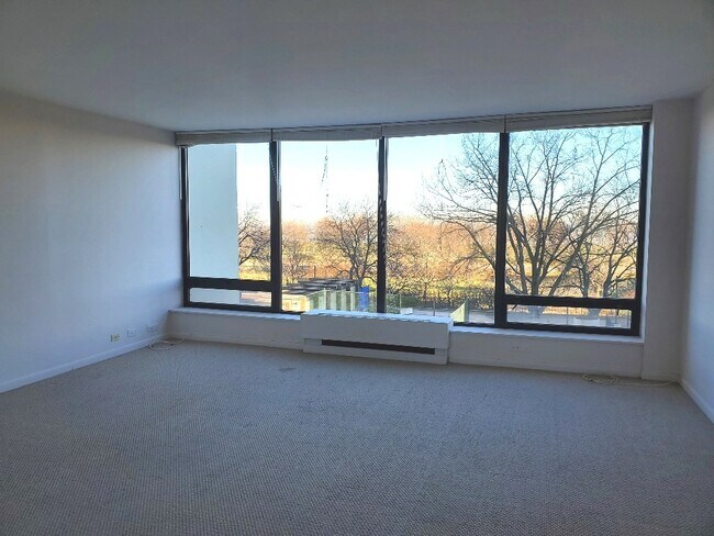 Foto del edificio - 5445 N Sheridan Rd
