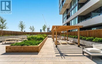 Building Photo - 859 The Queensway