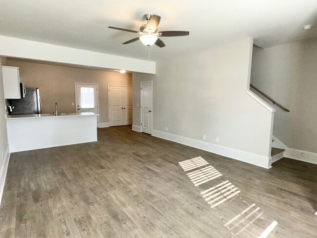 Building Photo - 447 3rd Loop Rd
