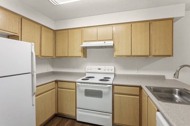 Full Kitchen - Heron Meadows