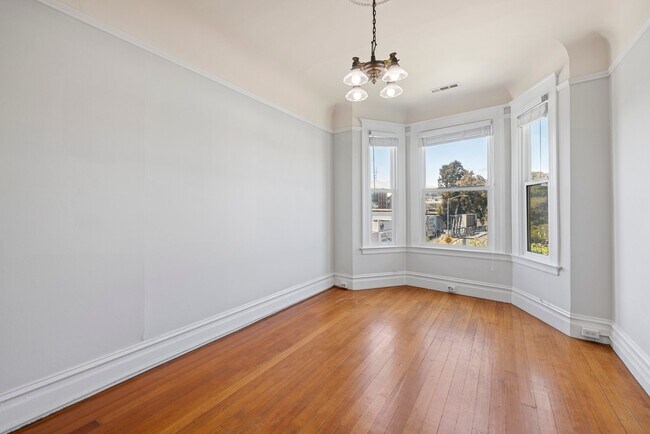 Building Photo - 267 S Van Ness Ave