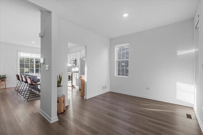 Foto del edificio - 271 Charlestowne Lakes Dr