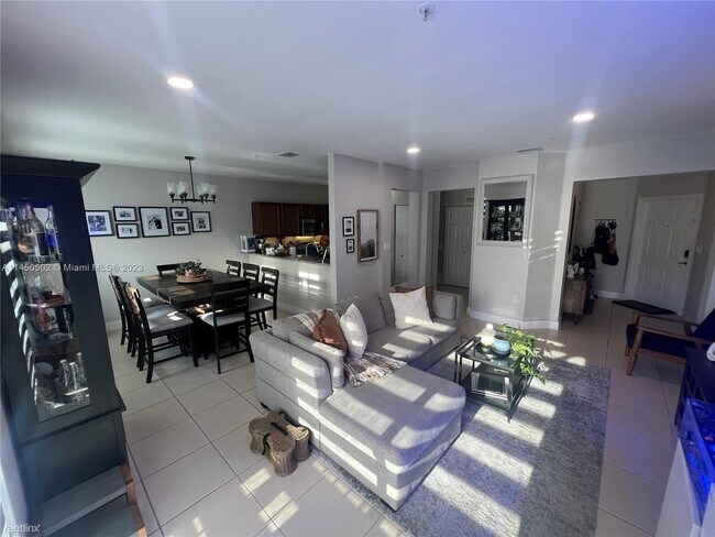 Foto del edificio - 3 br, 2.5 bath Condo - 8800 NW 97th Ave Ap...