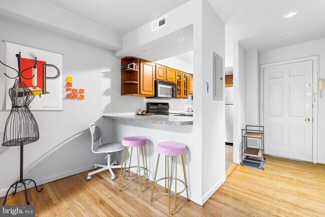 Building Photo - 400-416 S 2nd St