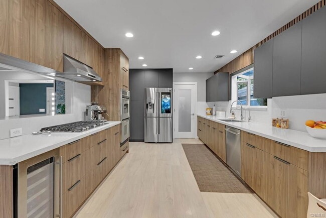 Building Photo - 4716 Tyrone Ave