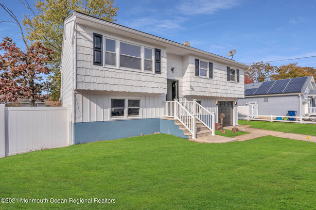 Building Photo - 320 Windward Ave