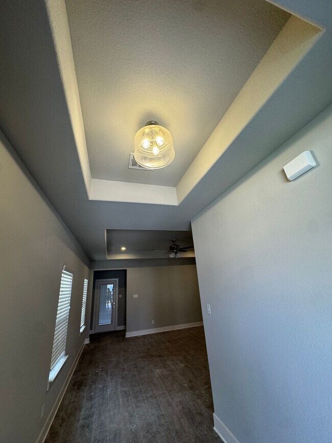 Foto del edificio - MOVE IN READY - 3/2/2 - GODLEY ISD