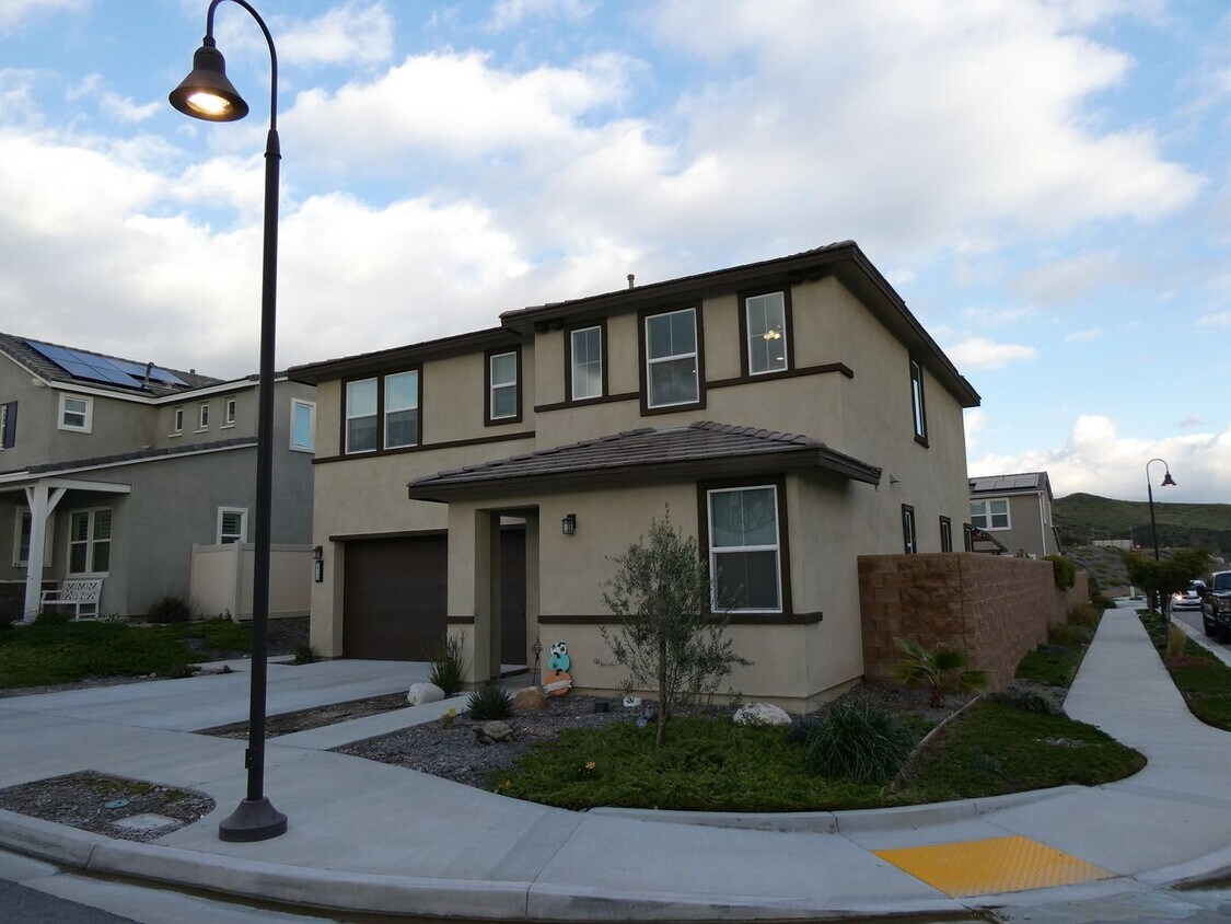 28450 Dream Weaver Ln, Santa Clarita, CA 91350 House Rental in Santa