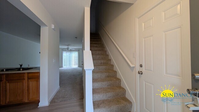 Building Photo - 2 Bedroom 2.5 Bath Townhome Centrally Loca...