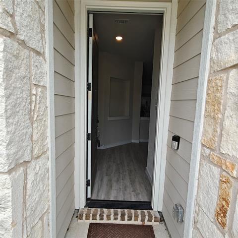 Building Photo - 1308 Creekbank Dr
