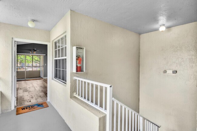 Foto del edificio - 2890 N Oakland Forest Dr