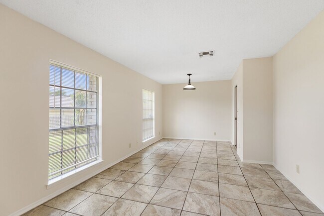 Foto del edificio - 3 Bedroom/2 Bath Camelot II Subdivision