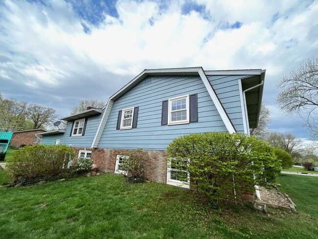 Building Photo - 396 Forest Ln
