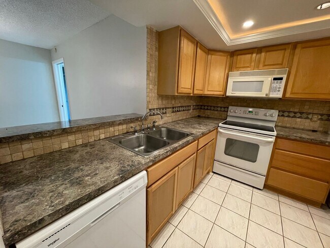 Foto del edificio - ANNUAL RENTAL - 1 BED / 1 BATH AT LAKEWOOD