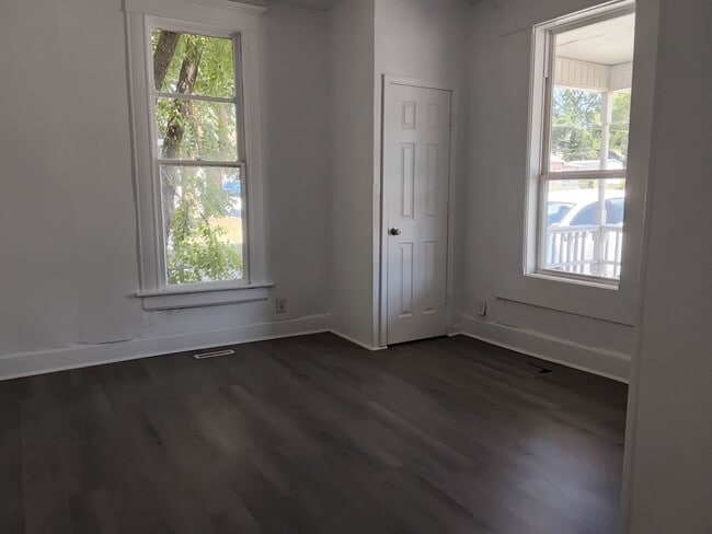 Building Photo - 2 Bed, 1 Bath home for rent