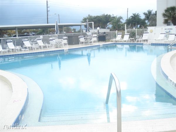 Building Photo - 5600 Beach Way Dr