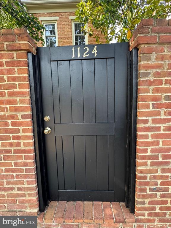 Foto principal - 1124 N Pitt St