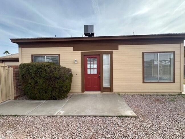 Foto del edificio - TWO STORY HOME IN CHANDLER AT STONEGATE