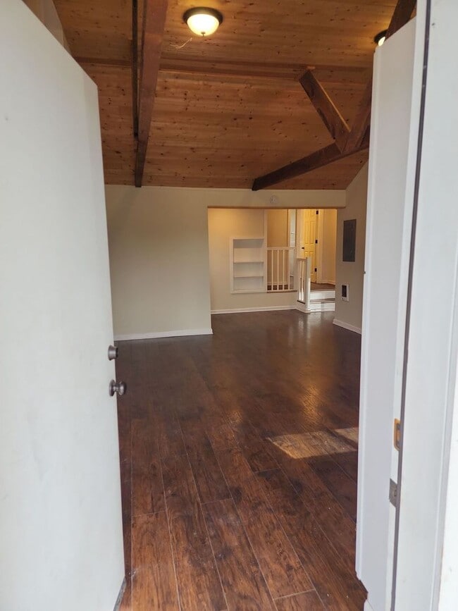Building Photo - 85004 1/2 Cloverdale