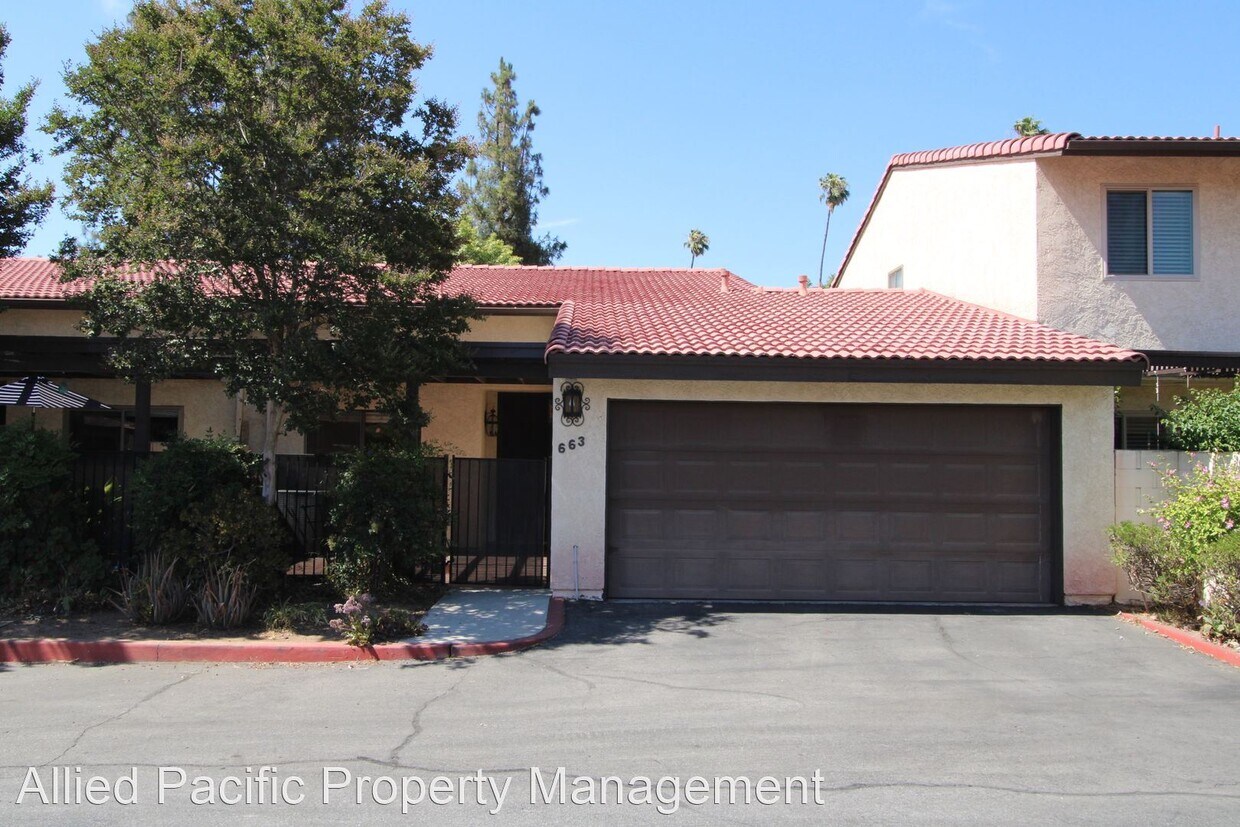 Foto principal - 3 br, 2 bath House - 663 E Palm Ave