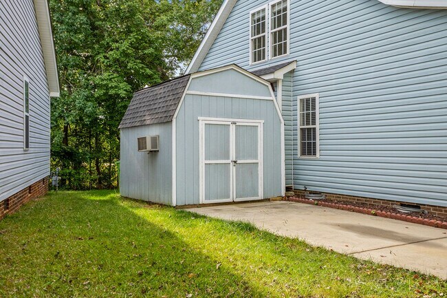 Building Photo - 205 Cross Hill Lane, Holly Springs NC 27540