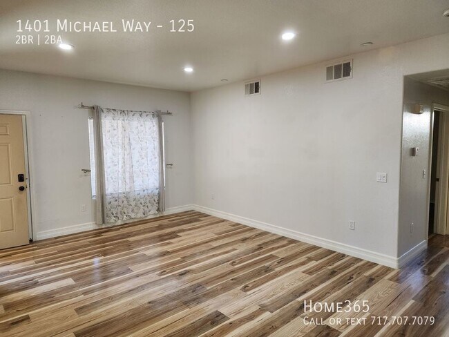 Building Photo - 2 Bedroom 2 Bath 1 story condo with no one...