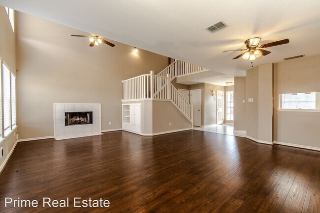 Building Photo - 3 br, 2.5 bath House - 2833 Victoria Park