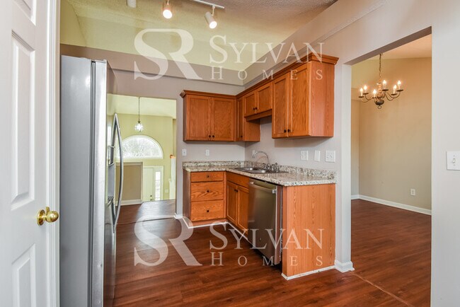 Foto del edificio - Prepare to be impressed by this 6 bedroom,...