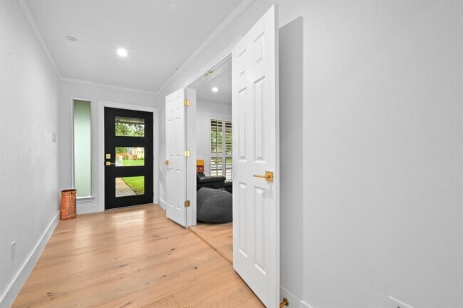 Foto del edificio - 4805 Greystone Dr