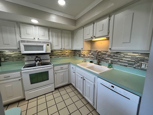 Foto del edificio - 995 La Guna Dr