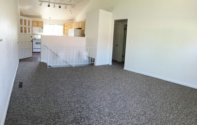 Building Photo - 700-702-702 S Lashley Ln