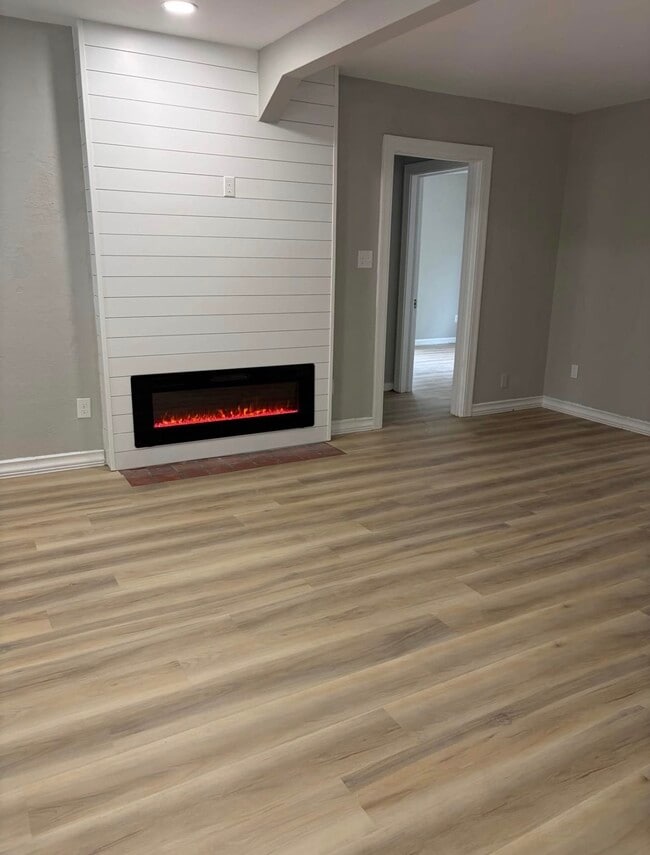 Foto del edificio - 2114 Merrill Ave