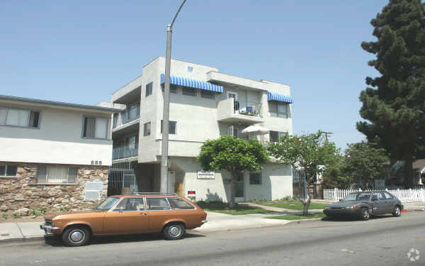 Foto del edificio - 563 Cherry Ave