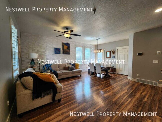 Building Photo - 10266 Millerton Dr
