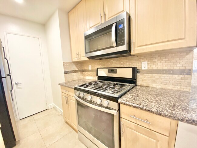 Building Photo - 8569 Burton Way, Los Angeles, CA 90048