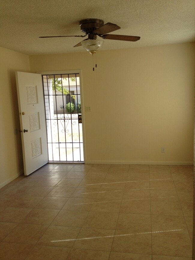 Building Photo - 6625 S Granada Dr