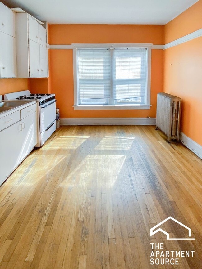 Building Photo - 5131 N Wolcott Ave