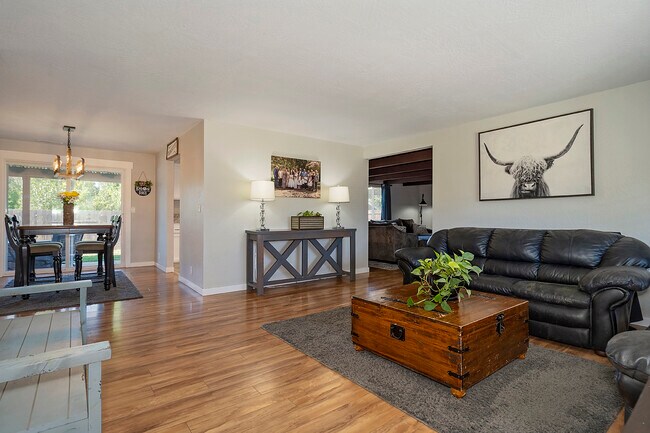 Foto del edificio - 2241 Gardendale Cir