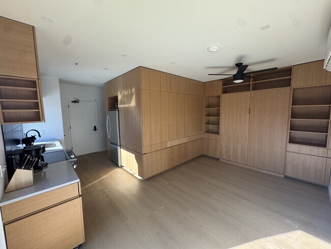 Building Photo - 815 Moro St