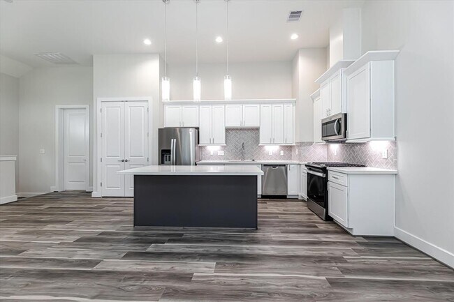 Foto del edificio - 2504 W Tidwell Rd