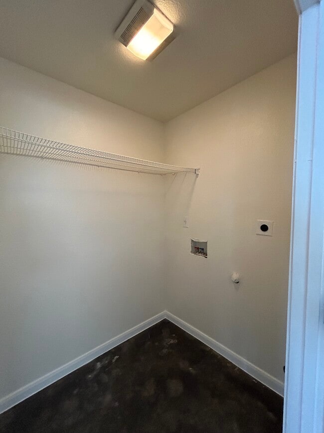 Building Photo - Loy Duplex