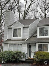 Building Photo - 20 E Pembroke Rd