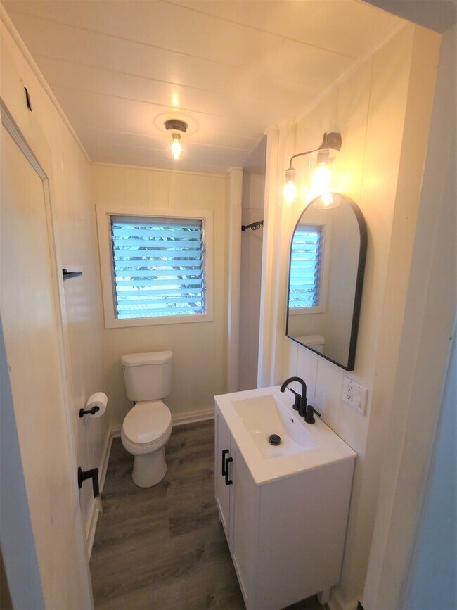 Foto del edificio - Convenient to everything! SOLAR!  3 bed, 1  bath