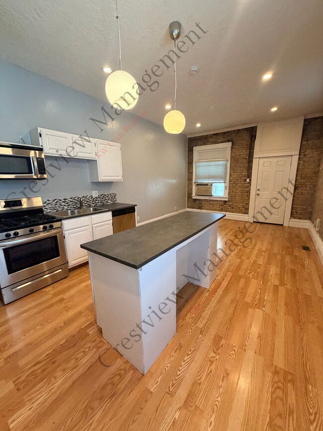 Foto del edificio - 574-574 N 400 W
