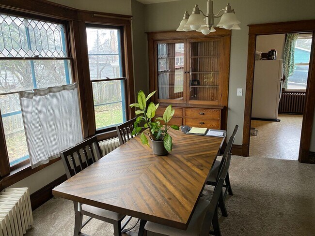 Foto del edificio - Spacious 3 Bedroom Billings Park Home with...