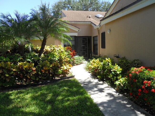 Foto del edificio - 8199 Springlake Dr