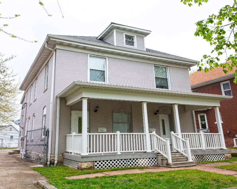 Primary Photo - 2221 Benton St