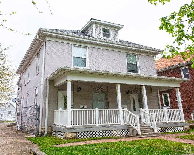 Building Photo - 2221 Benton St
